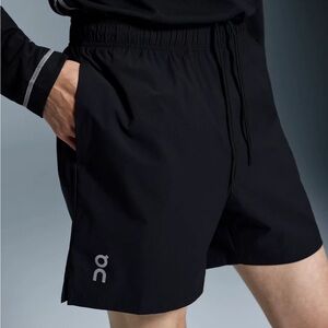 On Running 5” core shorts Black Performance Size Small